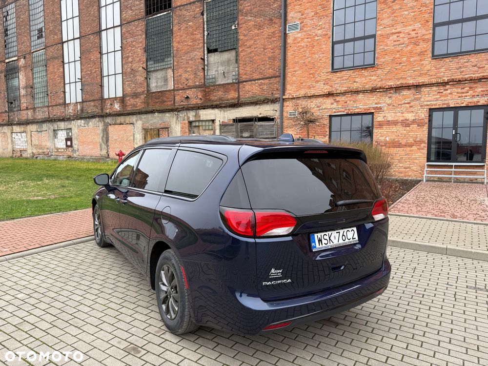 Chrysler Pacifica - 22