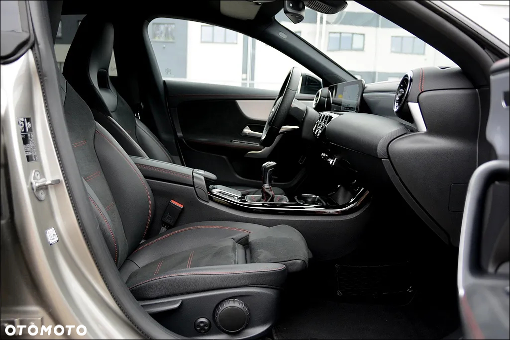 Mercedes-Benz CLA 180 Shooting Brake AMG Line - 26