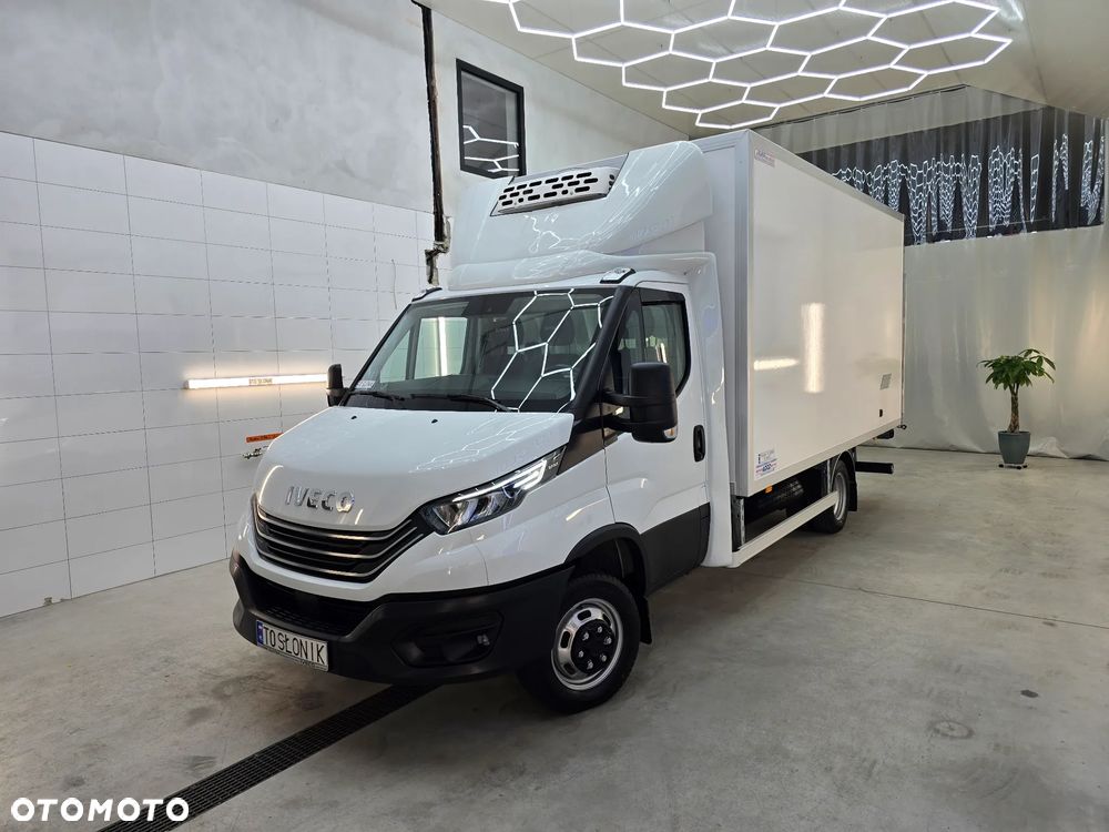 Iveco DAILY 50C18 MROŻNIA 8-PALETOWY + WINDA.1Tona AGREGAT Carrier -20*C +20*C 183Tyś km SERWIS DO OSTATNIEGO Km ASO IVECO SALON PL BOGATA OPCJA WYPOSAZENIA LED NAVI AKTYWNY TEMPOMAT FOTEL KIEROWCY PNEŁMATYCZNY - 8