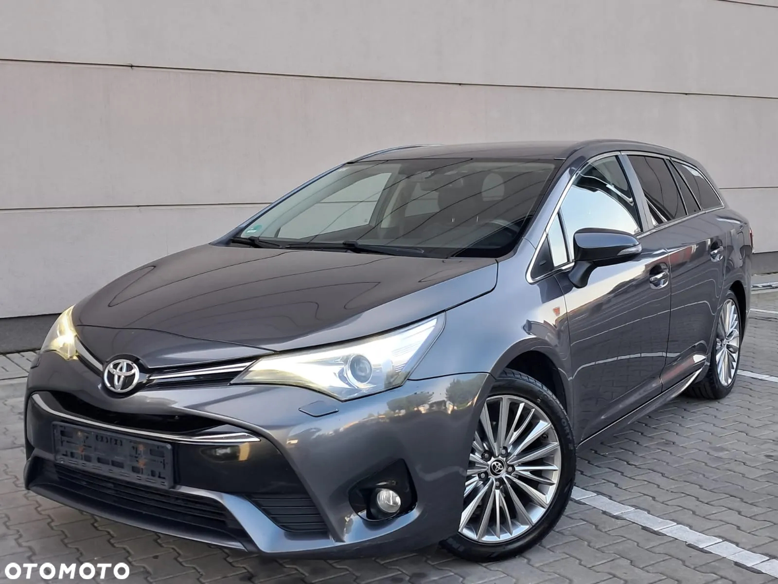 Toyota Avensis Combi 1.8 Business Edition - 18