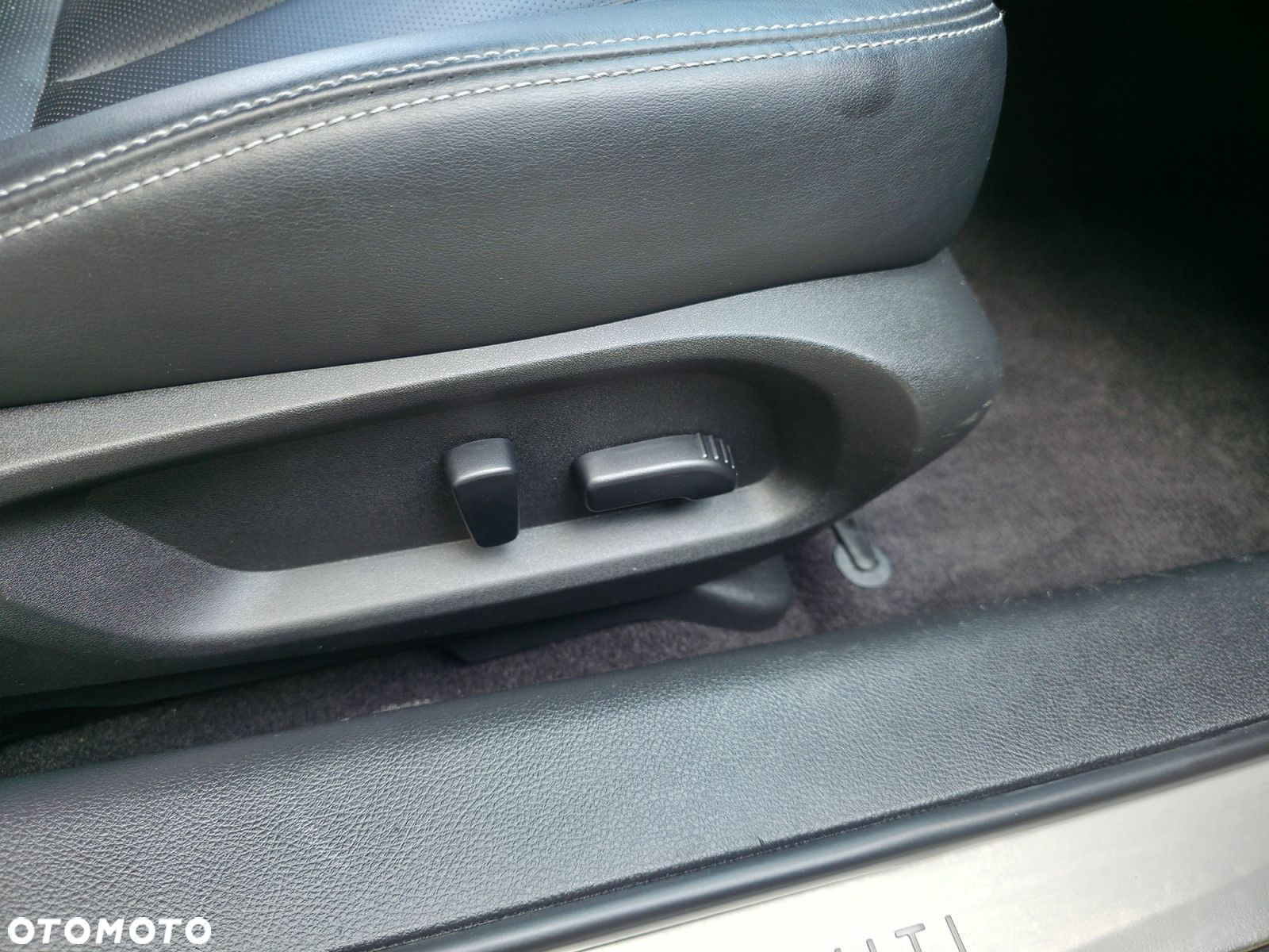 Infiniti Q60 - 18