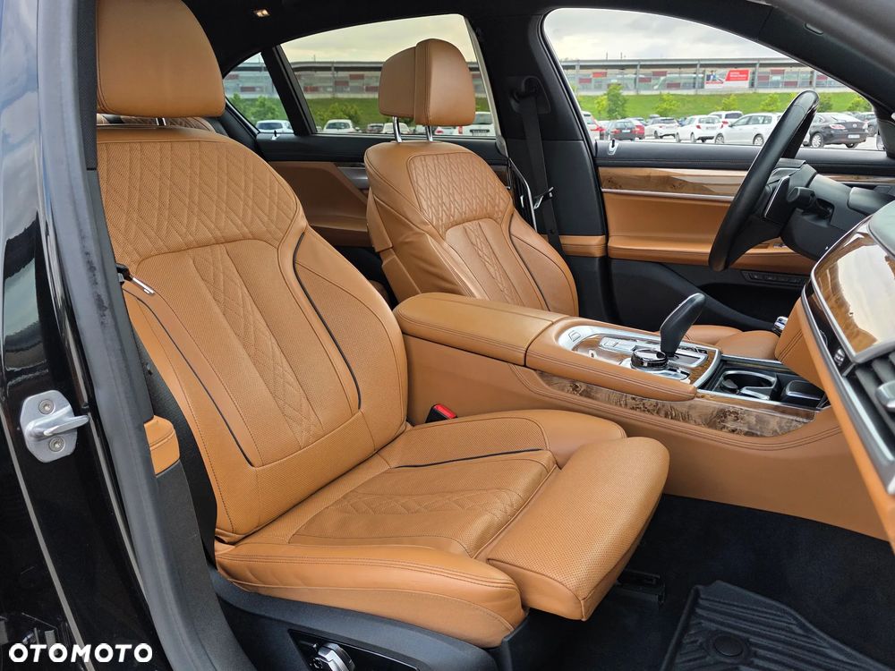 BMW Seria 7 750Li Edition Exclusive - 17