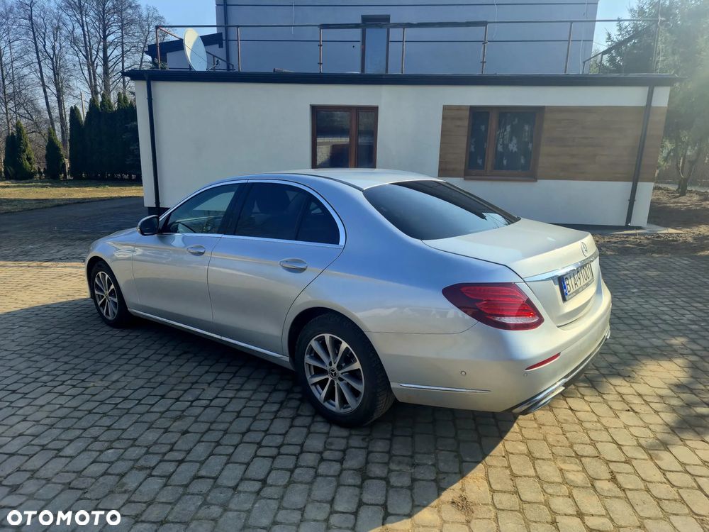 Mercedes-Benz Klasa E 220 d 4-Matic 9G-TRONIC - 2