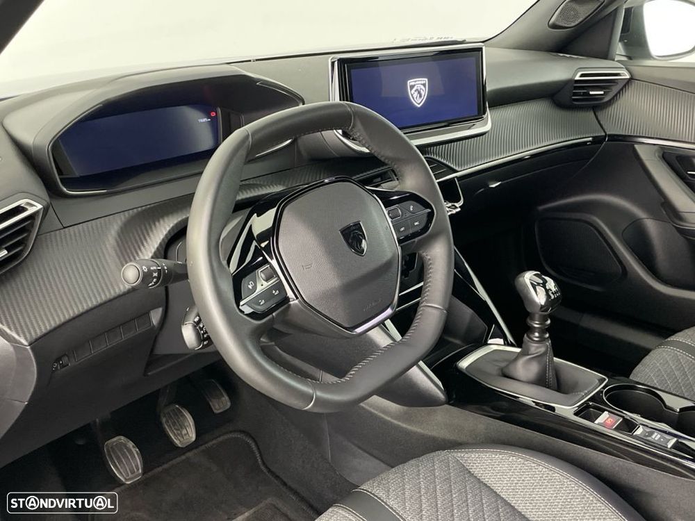 Peugeot 2008 1.2 PureTech Allure — fotografia 15