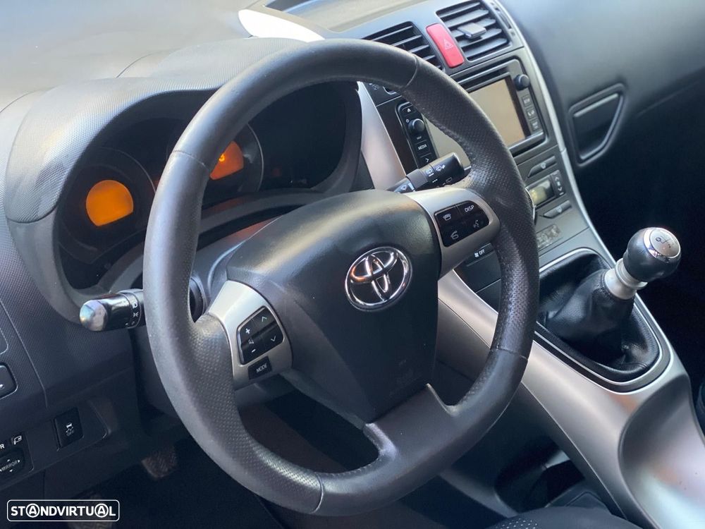 Toyota Auris 1.4 D-4D - 14