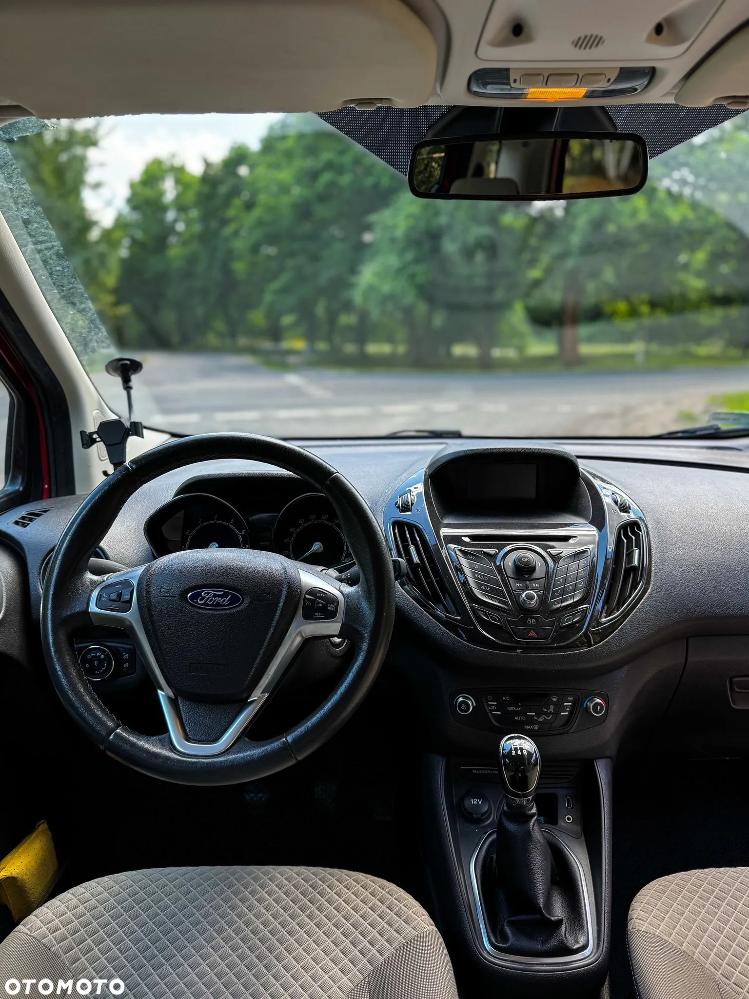 Ford Tourneo Courier 1.0 EcoBoost Titanium - 9