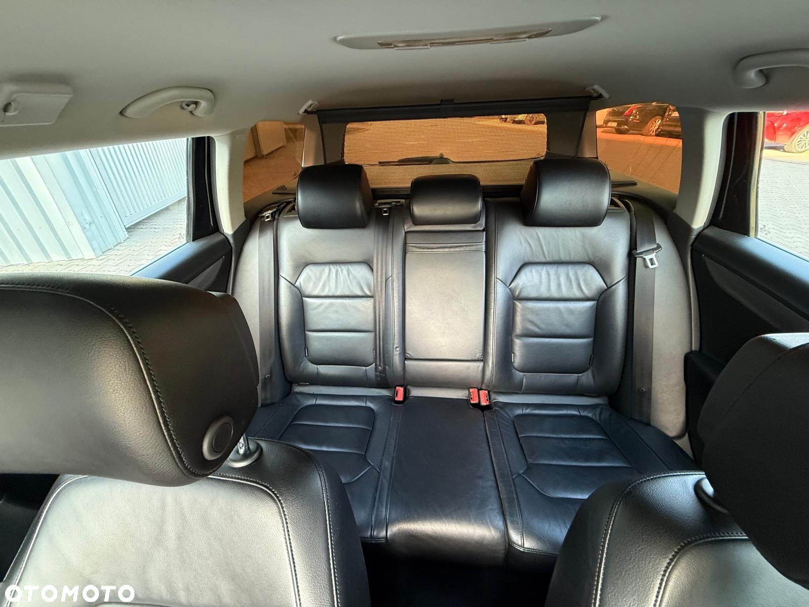 Volkswagen Passat 2.0 TDI DPF Highline - 24