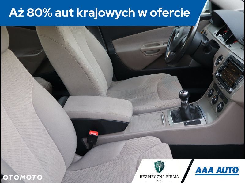 Volkswagen Passat - 10