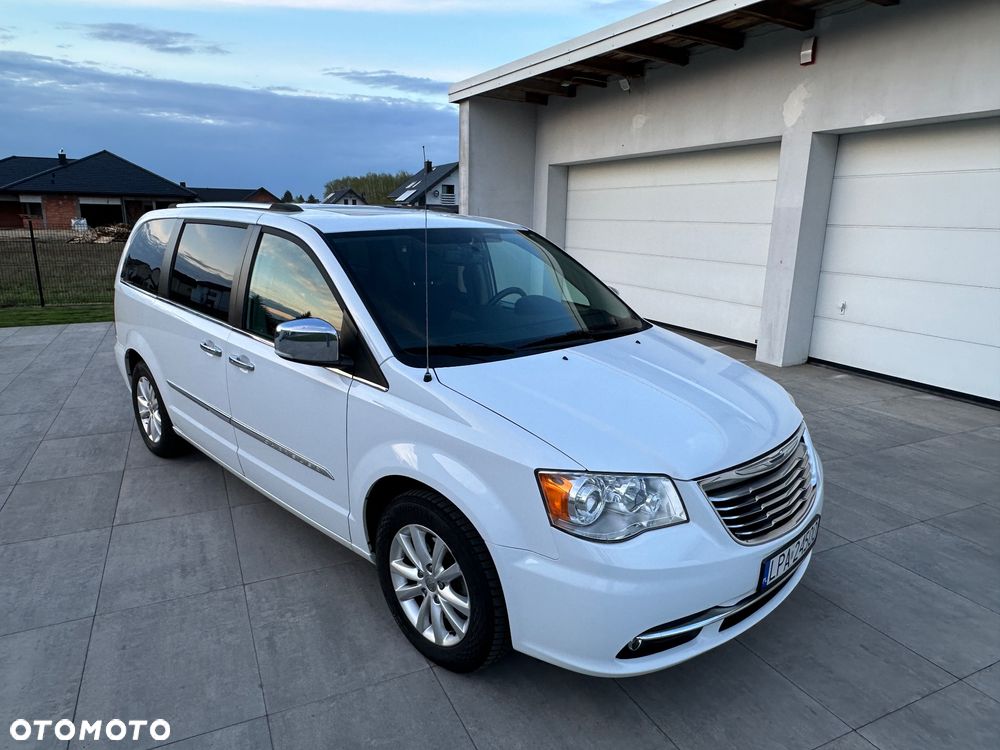 Chrysler Town & Country 3.6 Limited - 10