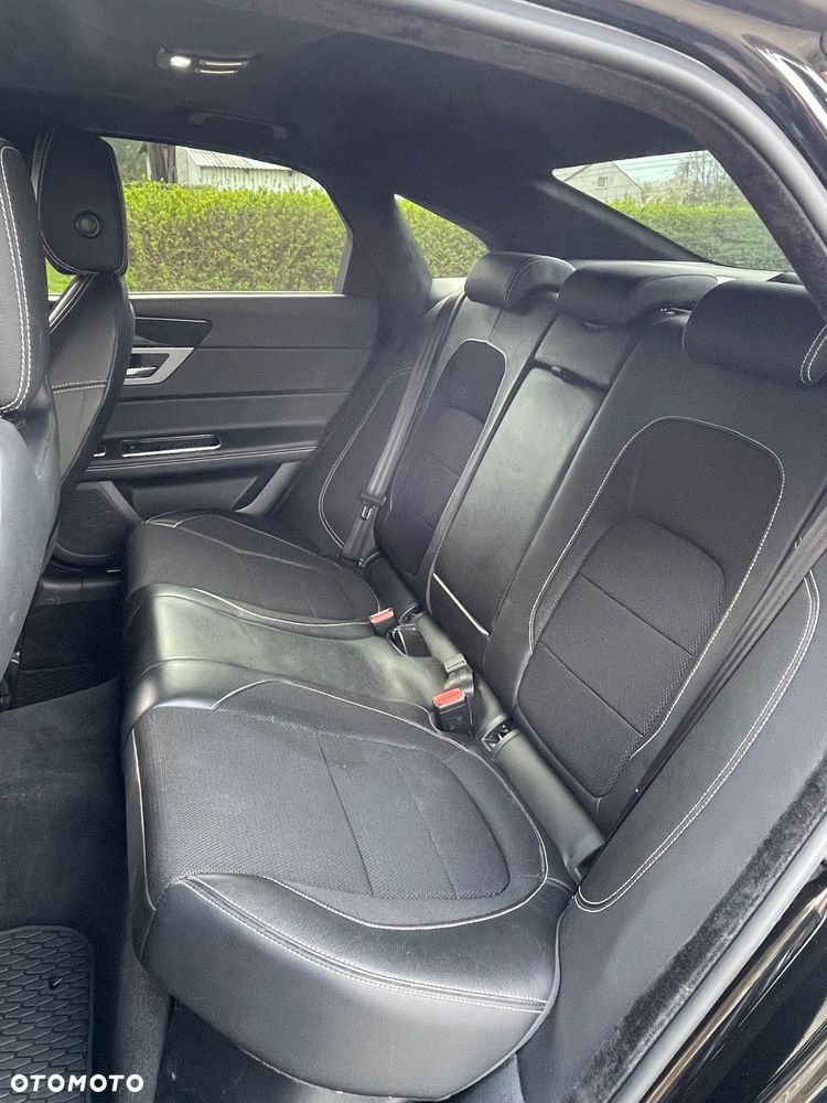 Jaguar XF 25t R-Sport - 8