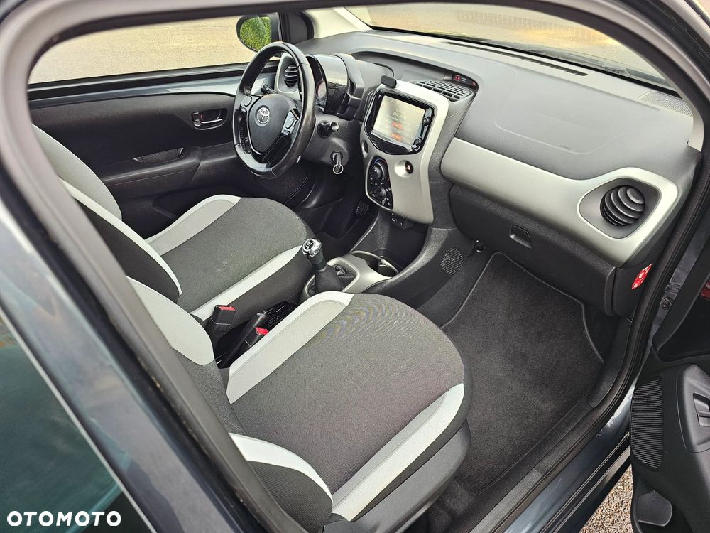 Toyota Aygo x mit x-business Paket - 9