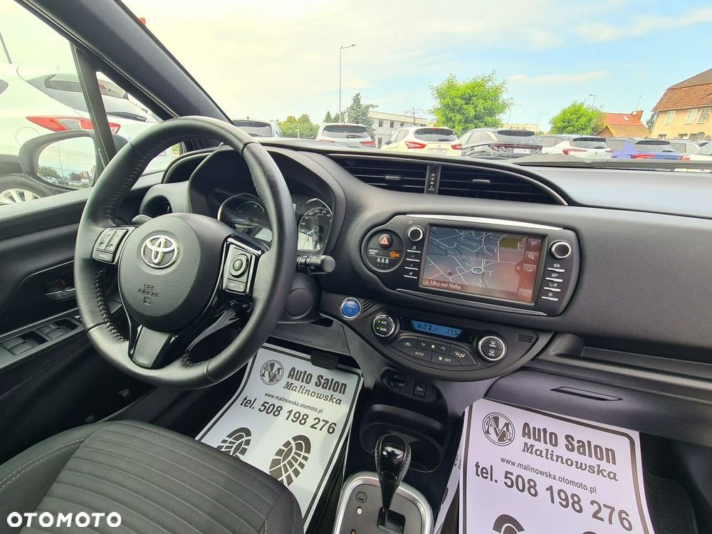Toyota Yaris Hybrid 100 Premium - 30