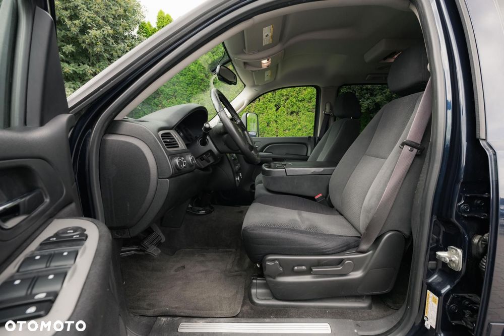 Chevrolet Suburban - 14