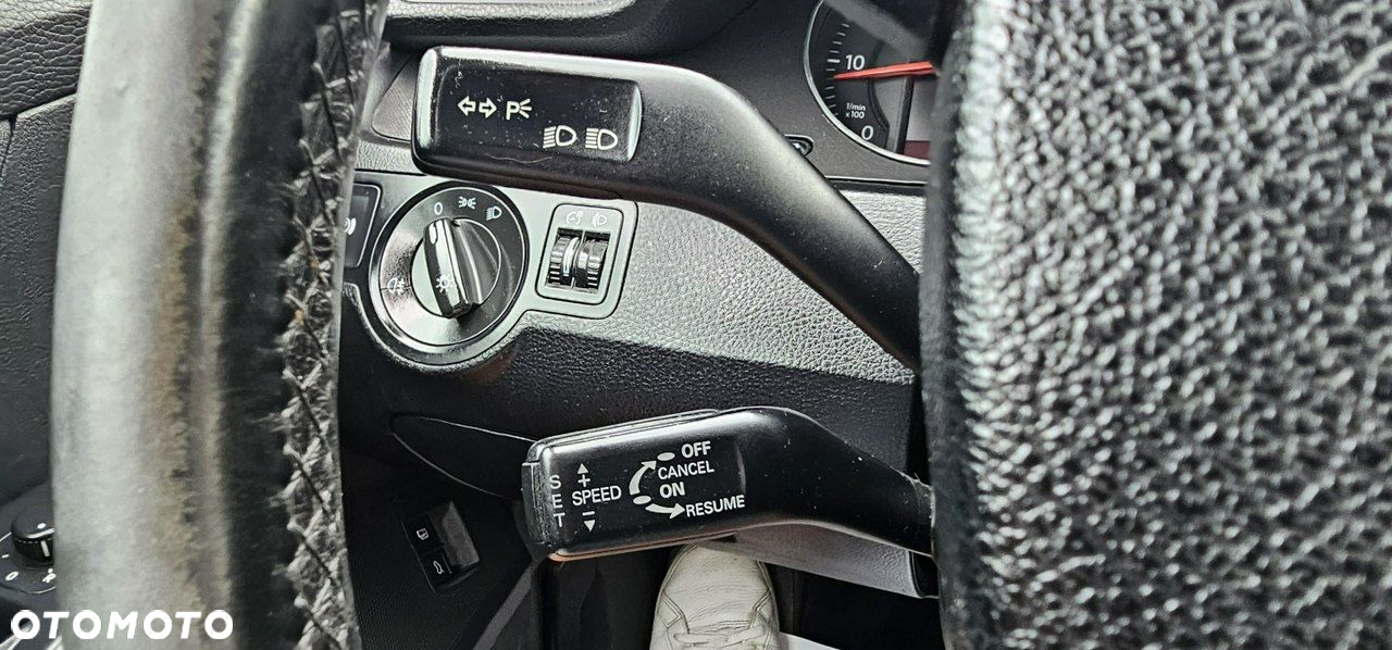 Volkswagen Passat - 14
