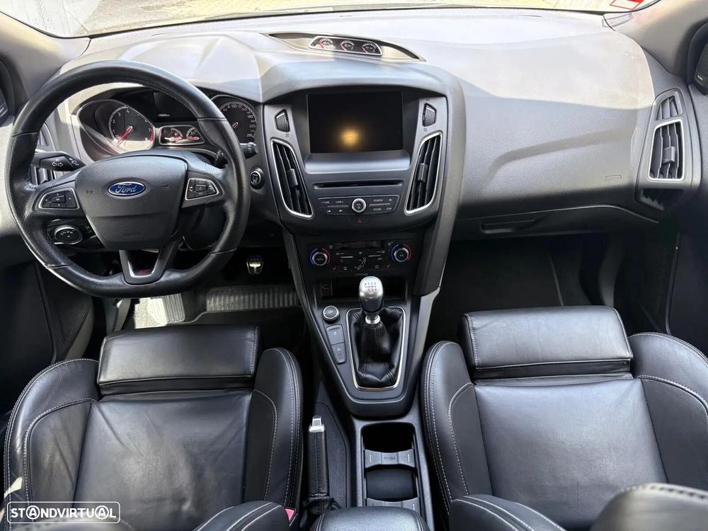 Ford Focus 2.0 EcoBoost ST c/ Pack Pele Desportiva - 7
