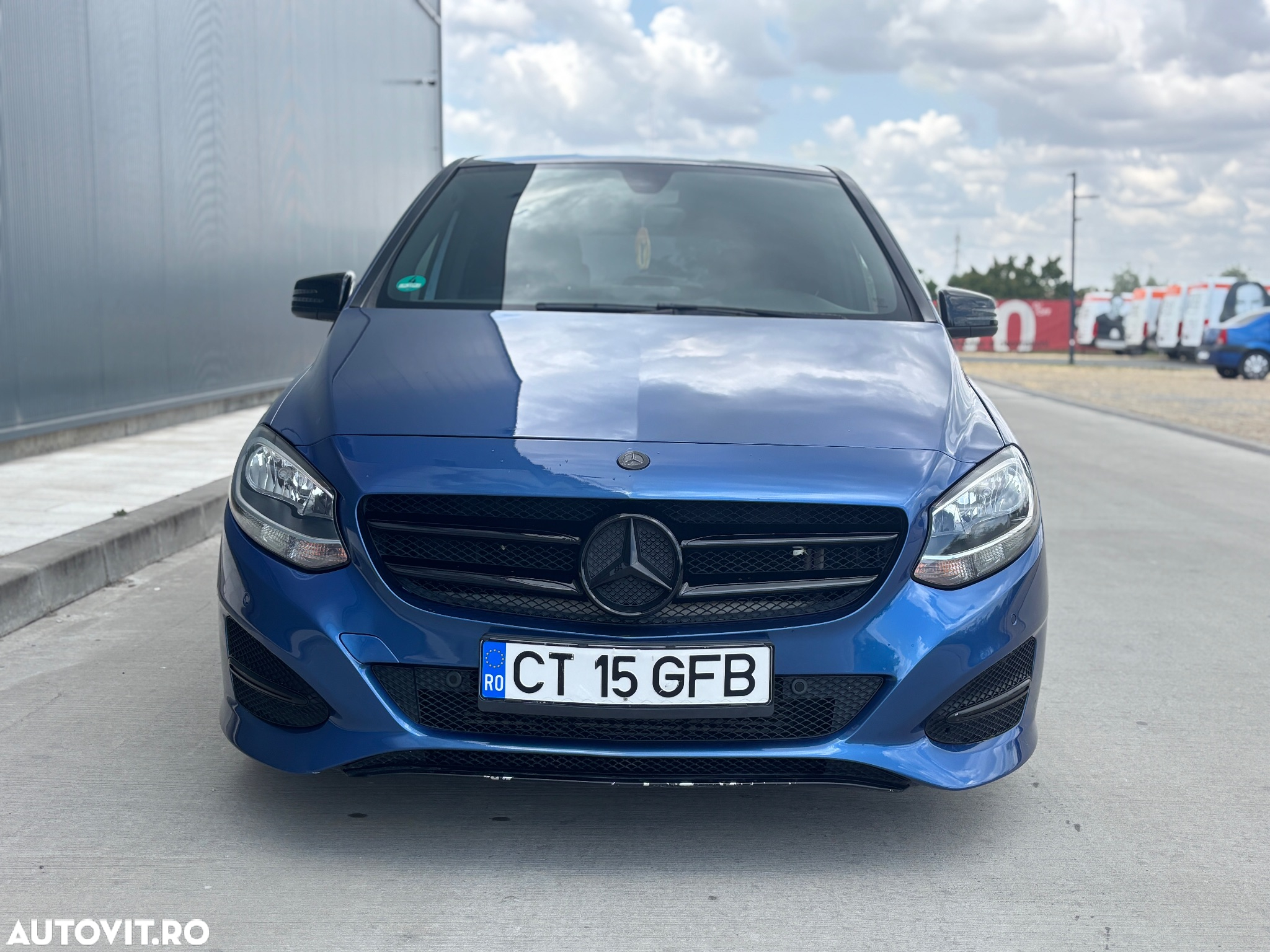 Mercedes-Benz B - 11
