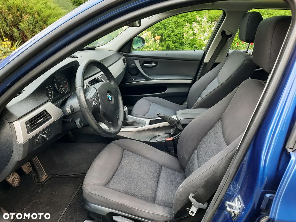 BMW Seria 3 318i - 13