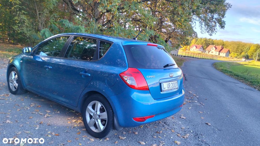 Kia Ceed - 24