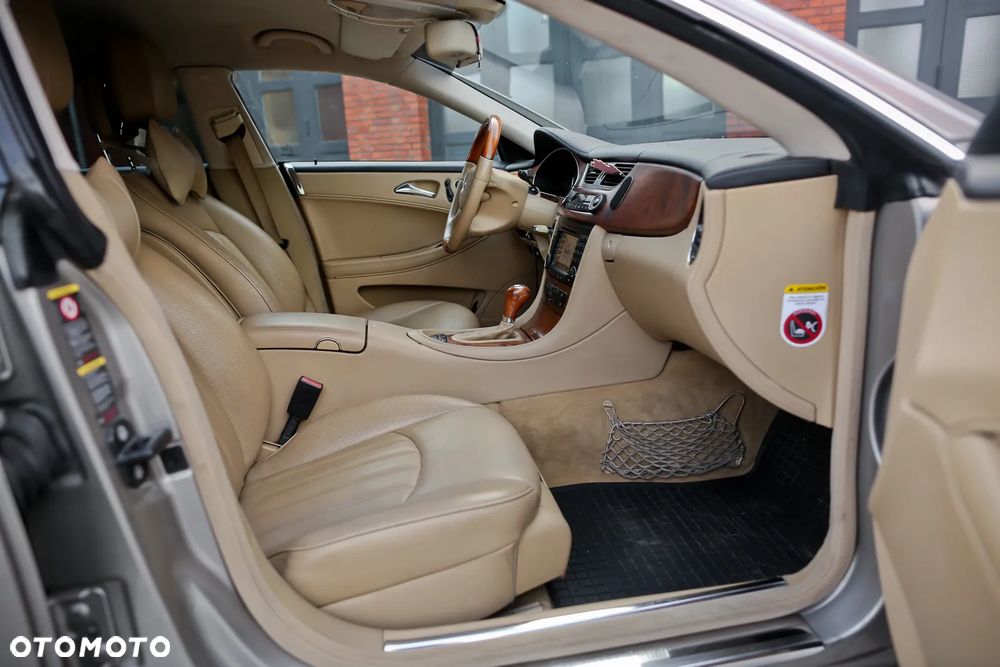Mercedes-Benz CLS 350 CGI 7G-TRONIC - 24