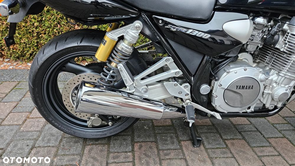 Yamaha XJR - 12