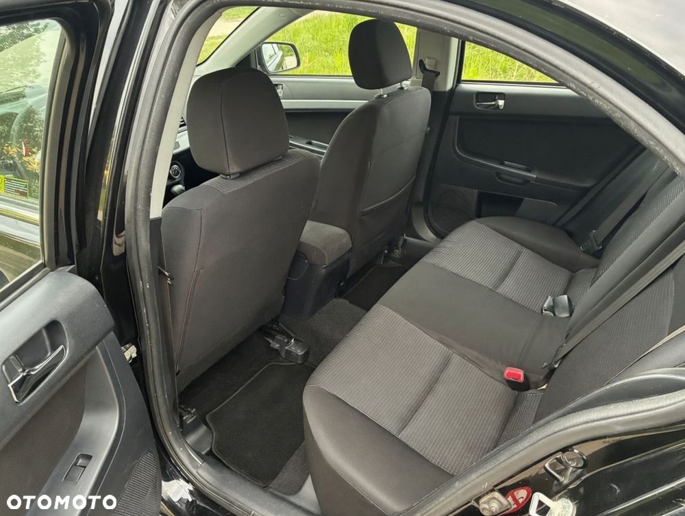 Mitsubishi Lancer 1.6 Invite - 9
