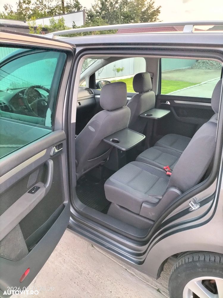 Volkswagen Touran 2.0 TDI DPF Highline DSG - 9