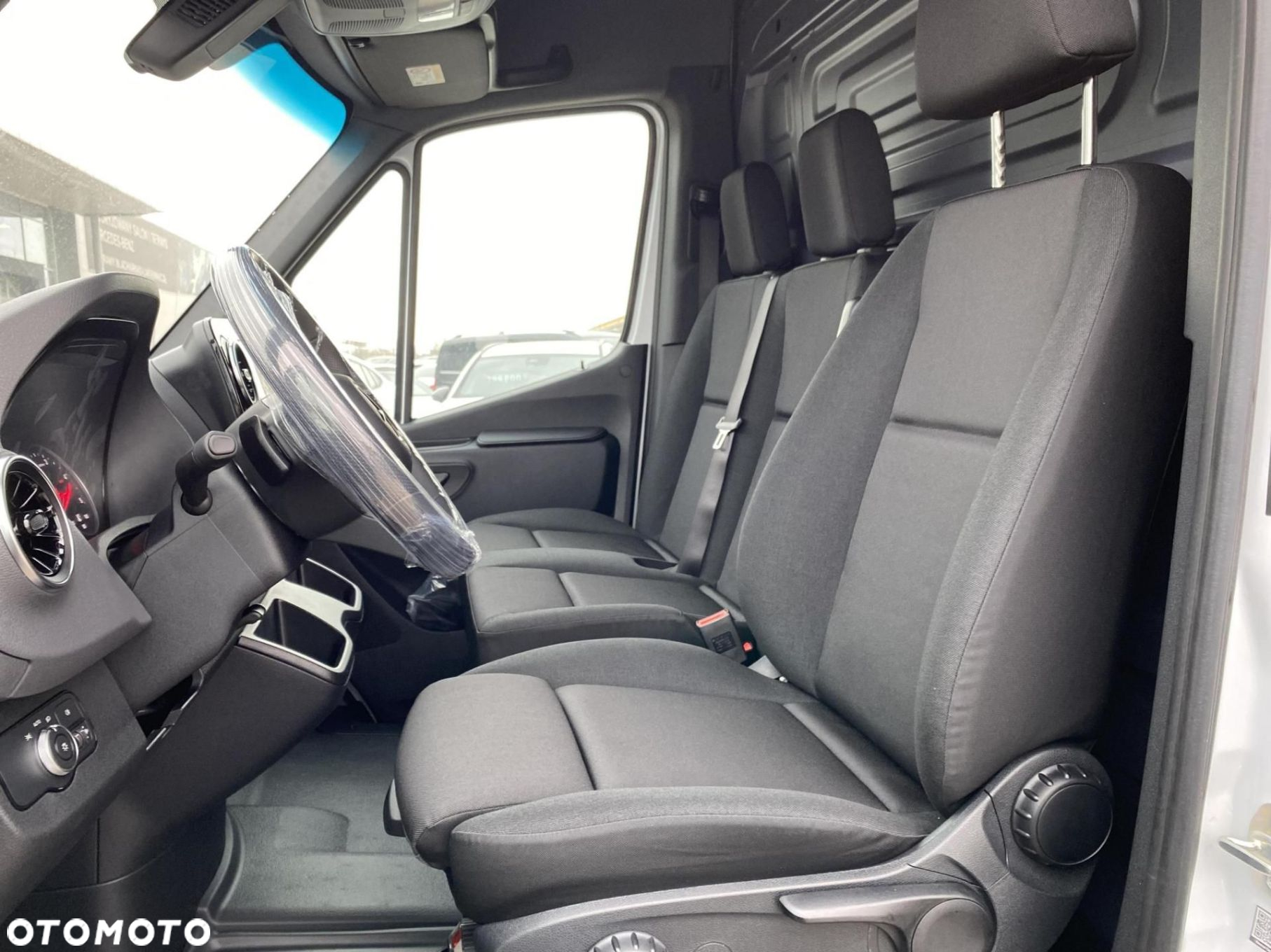 Mercedes-Benz Sprinter - 11