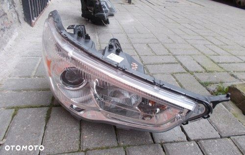 MITSUBISHI ASX 10- PRAWA PRZEDNIA LAMPA ORYGINAŁ EUROPA - 2