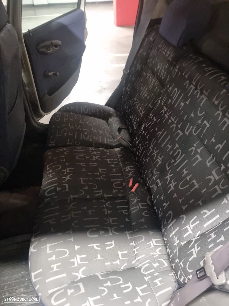 Fiat Punto 1.9 JTD 85 Emotion - 12