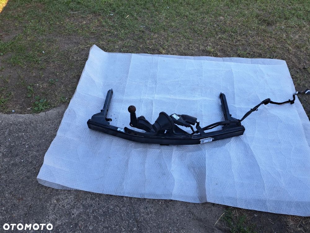 Hak holowniczy odchylany Audi A4 B9 A5 F5 8W0800491M - 2