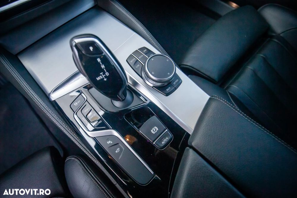 BMW Seria 5 530i xDrive AT - 22