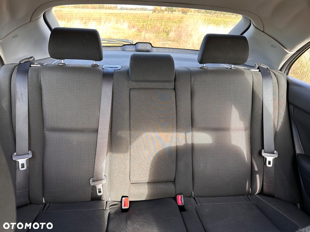Toyota Avensis 1.8 VVT-i Luna - 26