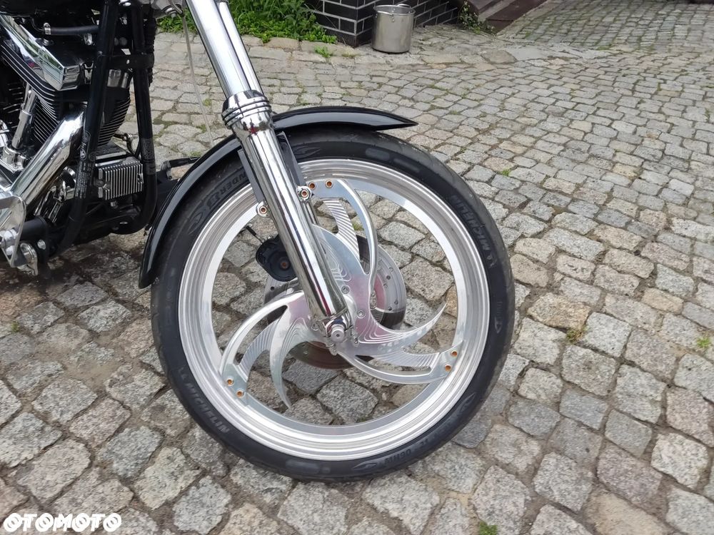 Harley-Davidson Softail Custom - 3