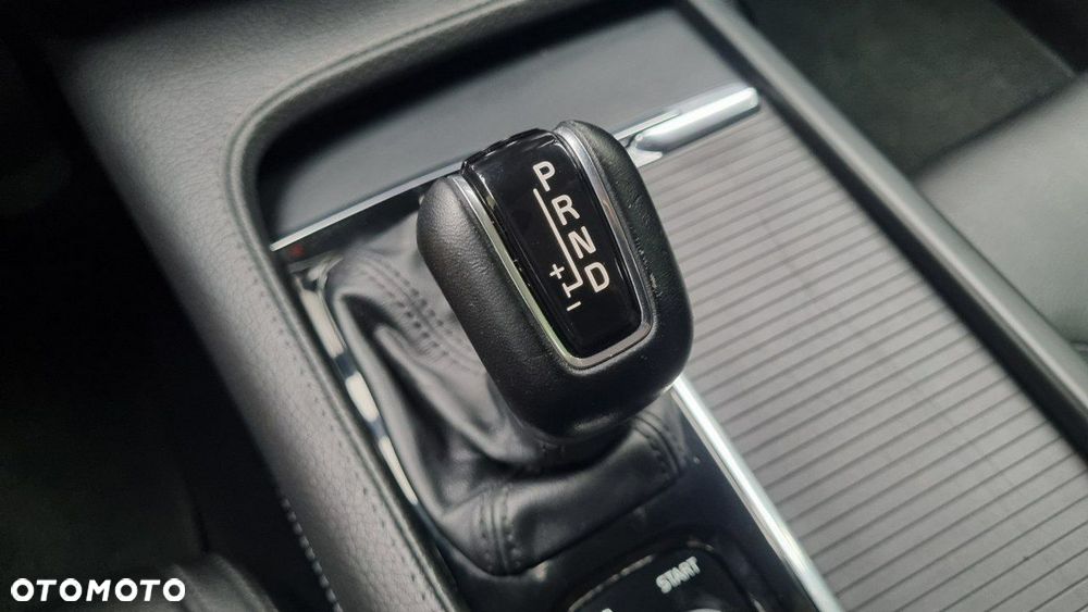 Volvo V90 Cross Country - 22