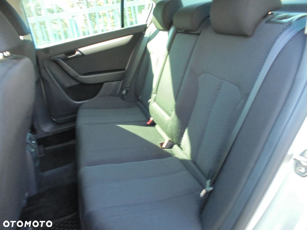Volkswagen Passat 2.0 TDI Comfortline - 11