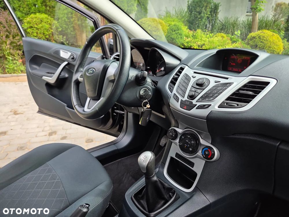 Ford Fiesta 1.25 Trend - 31