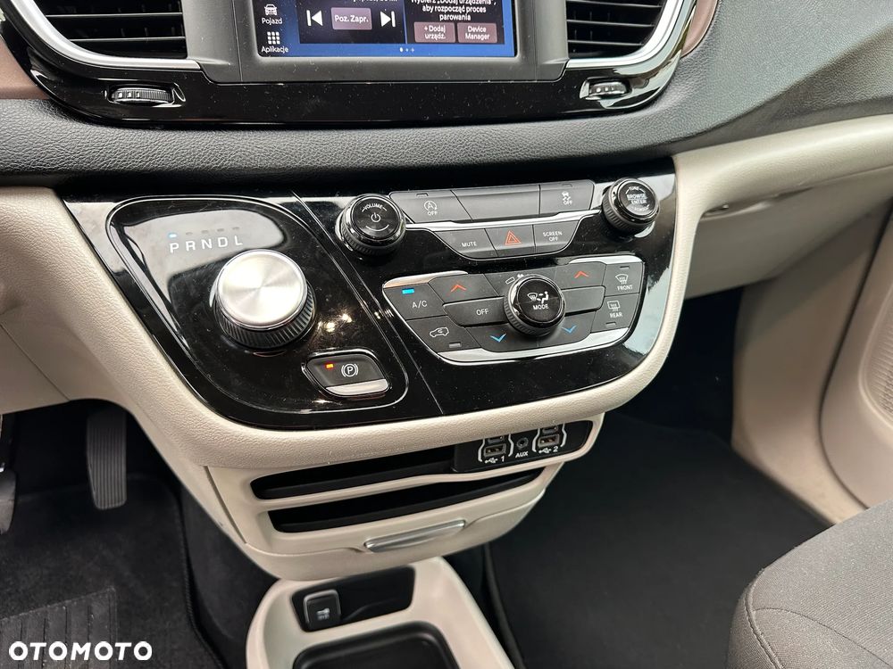 Chrysler Pacifica - 15