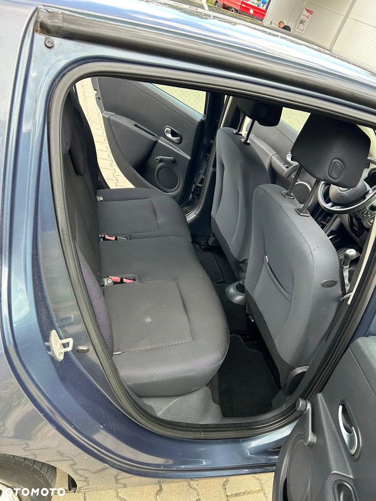 Renault Clio 1.2 16V Alize - 16