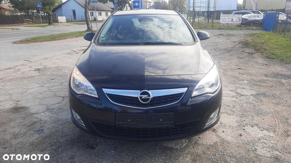 Opel Astra 2010 photo 2