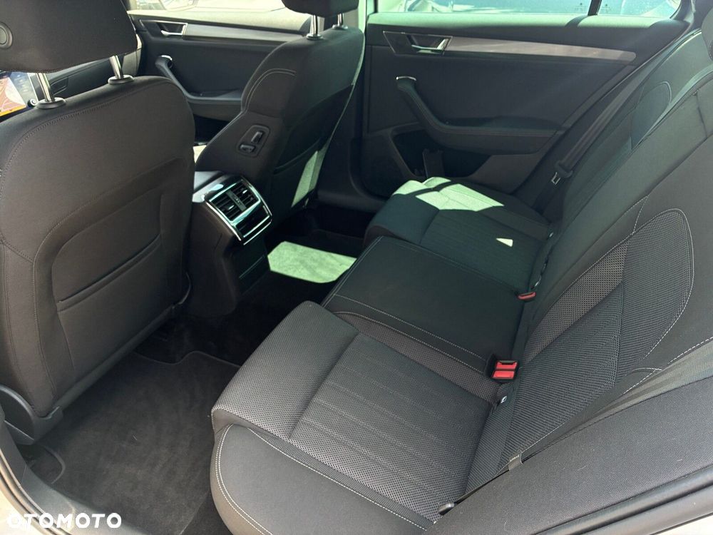 Skoda Superb 2.0 TDI SCR Style DSG - 30