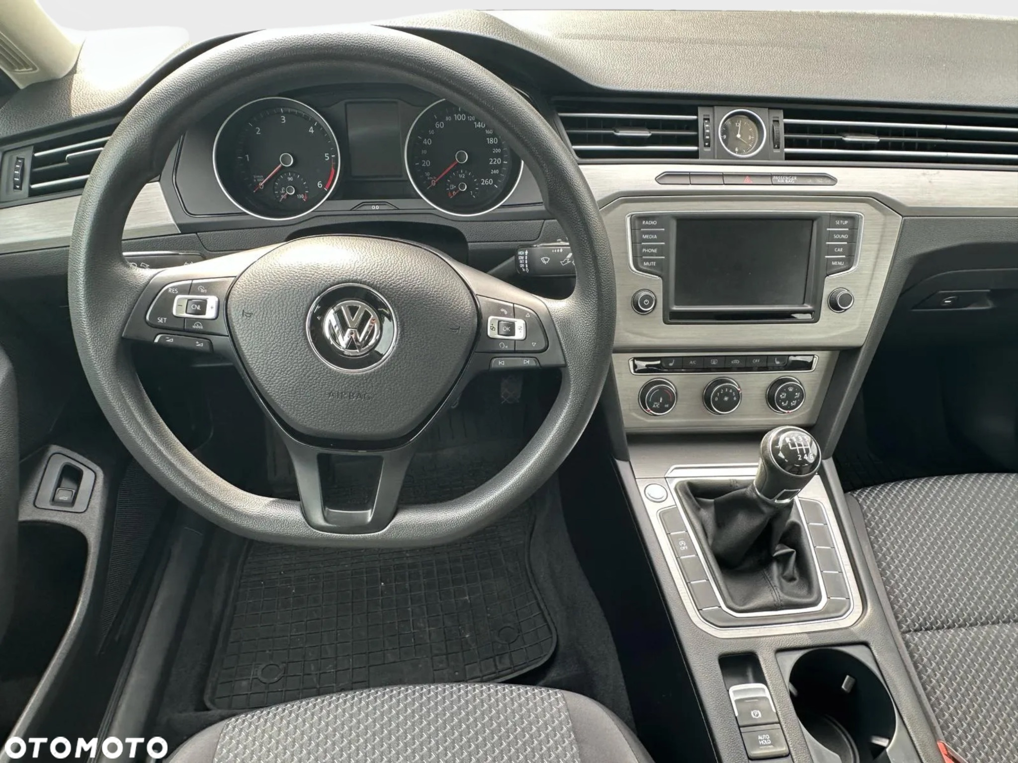 Volkswagen Passat 1.6 TDI BMT Trendline - 15