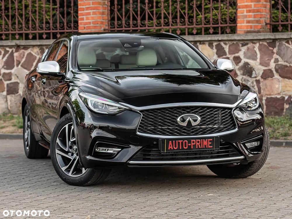 Infiniti Q30 - 10