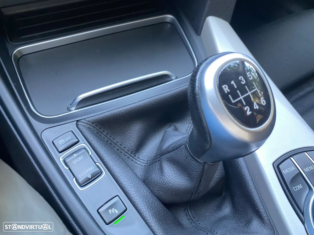 BMW 318 d Touring Ultimate - 29