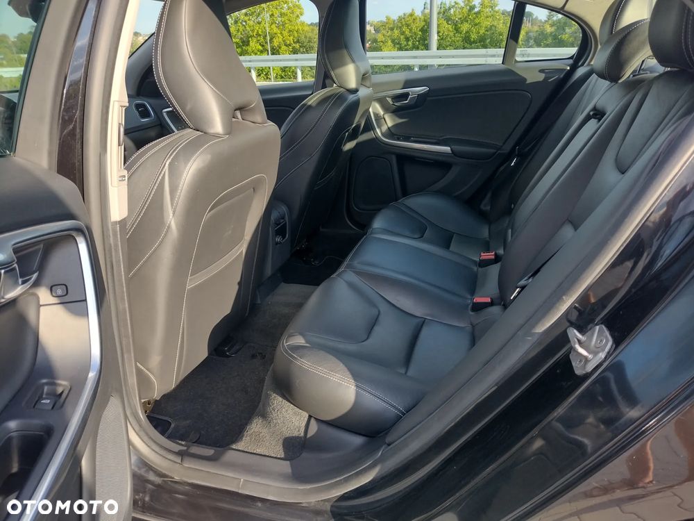 Volvo S60 T5 Drive-E Dynamic Edition (Kinetic) - 11