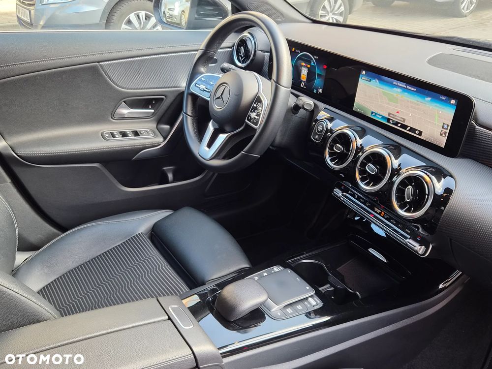 Mercedes-Benz CLA 180 Progressive 7G-DCT - 20