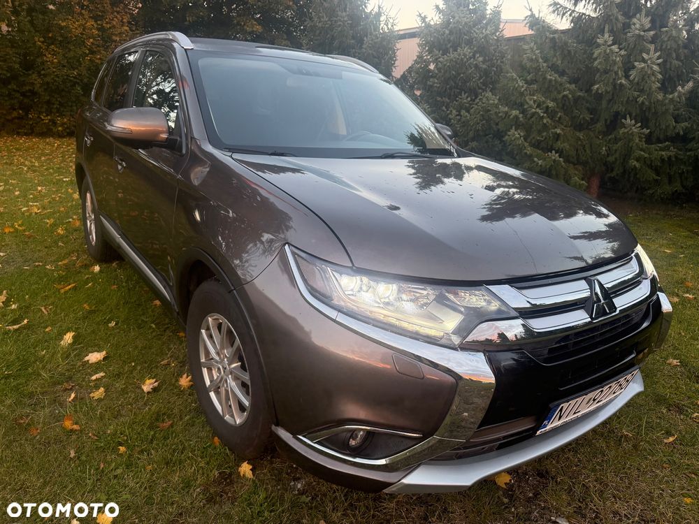 Mitsubishi Outlander 2.2 DID Instyle Navi 4WD - 7