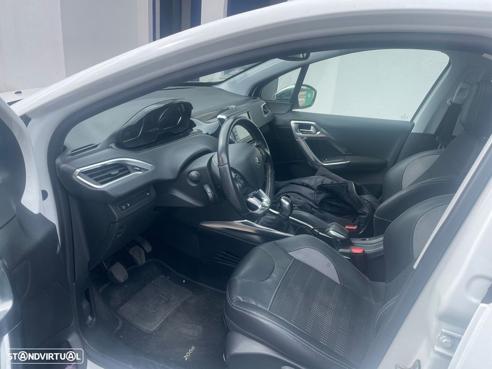 Peugeot 2008 1.2 PureTech Allure - 3