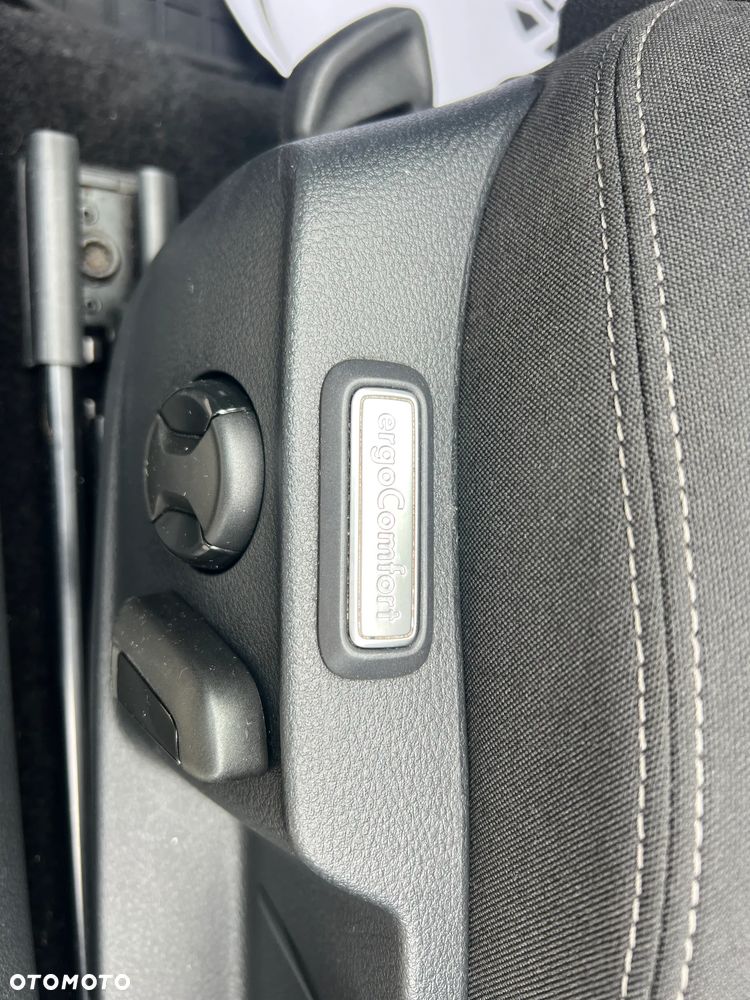 Volkswagen Passat 2.0 TDI SCR DSG Comfortline - 11
