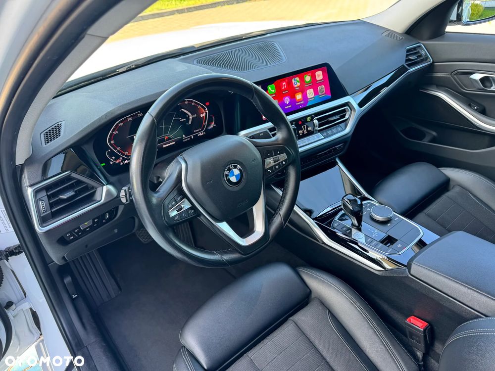 BMW Seria 3 318i Sport Line - 13
