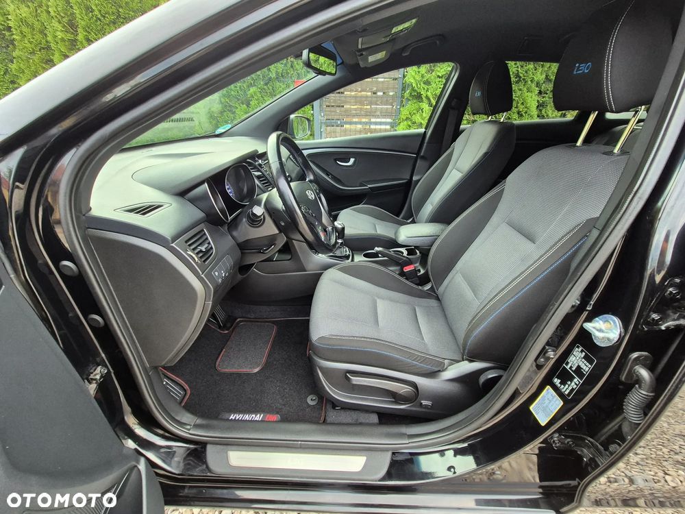 Hyundai i30 blue Kombi 1.6 GDi Passion - 21